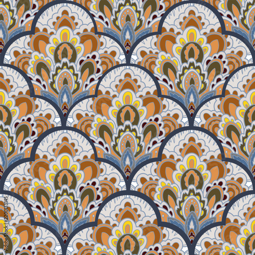 Light Geometric Scalloped Floral Ornament