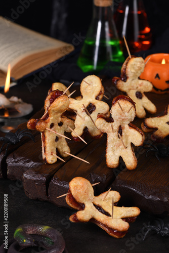 Voodoo cookies made of puff pastry with jam and pierced with wooden skewers. Idea for the Halloween party