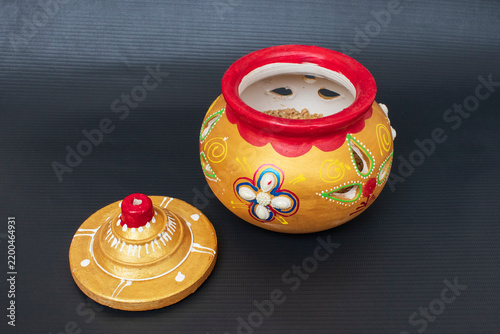 Obraz na płótnie garba Navratri holy earthen clay pot garba for navratri festival puja aarti pray