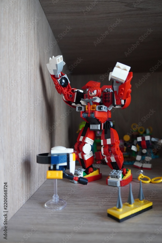 Obraz premium Lego Sonic the Hedgehog Knuckles Guardian Mech set displayed on a wooden shelf in a bedroom