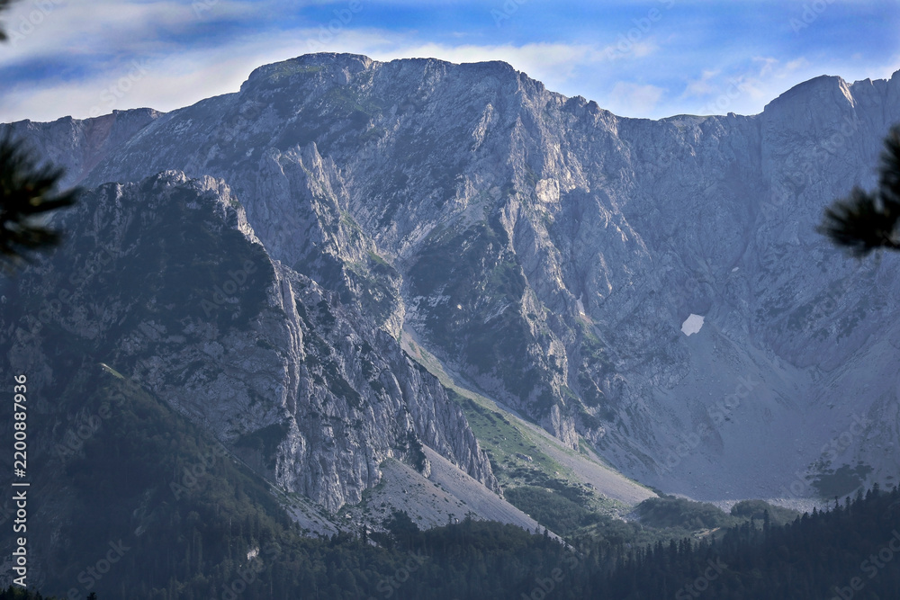 Obraz premium Majestic mountain peaks