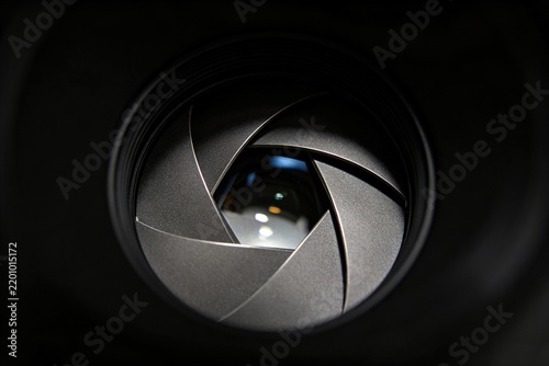 Close-Up Camera Lens Aperture Blades, Metallic Iris Polygonal Opening