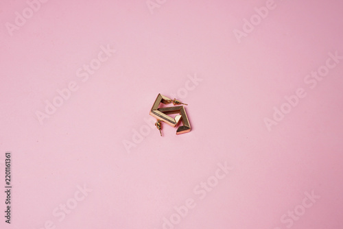 Abstract Geometric Object with Minimal Pink Composition