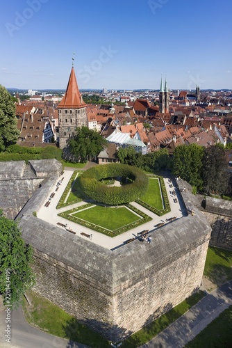 Castle garden in lower bastion, behind Tiergärtnertor tower, behind it Sebalder Altstdt with St. Sebald church, also Sebaldus church, aerial view, emperor's castle, Nuremberg, Nuremberg, Central Franconia, Franconia, Bavaria, Germany