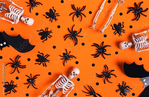 halloween-orange-spider-pattern-background