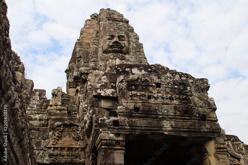 Obraz premium hall (bayon) in a ruined khmer hindu and buddhist complex (angkor thom) in angkor in siem reap in cambodia 