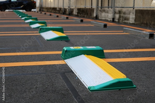 Naklejka コインパーキングに設置された車止めフラップ