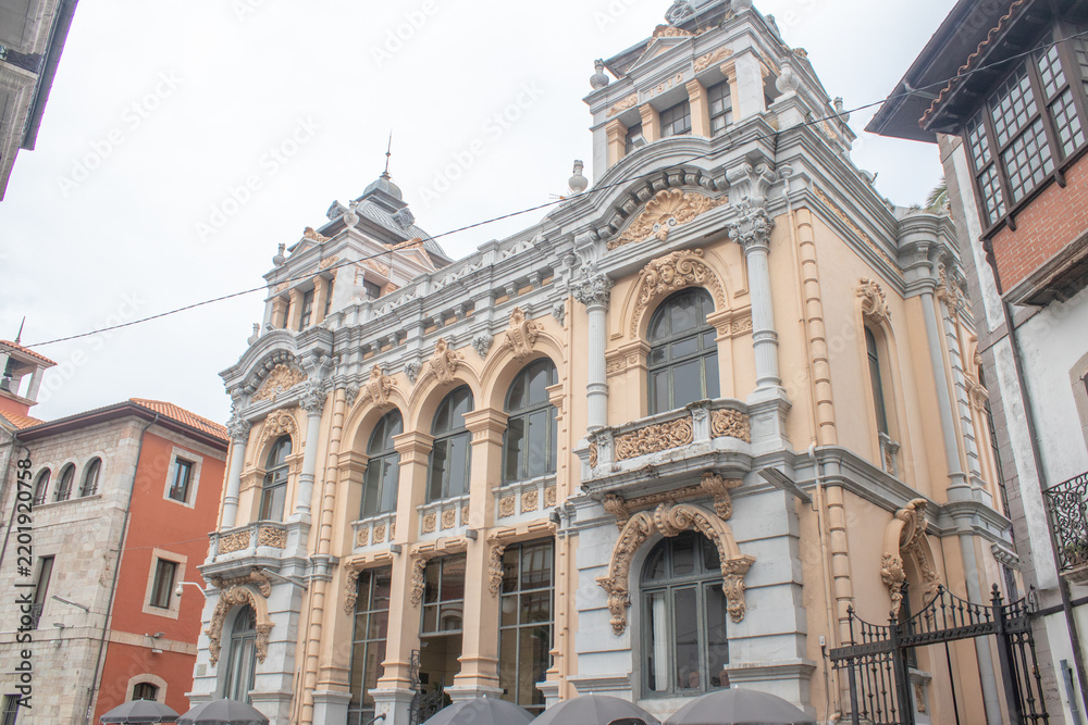 Obraz premium Ornate architecture building showcasing classic design in Llanes, Asturias