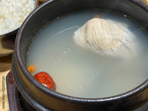 サムゲタン、韓国の薬膳鶏スープ