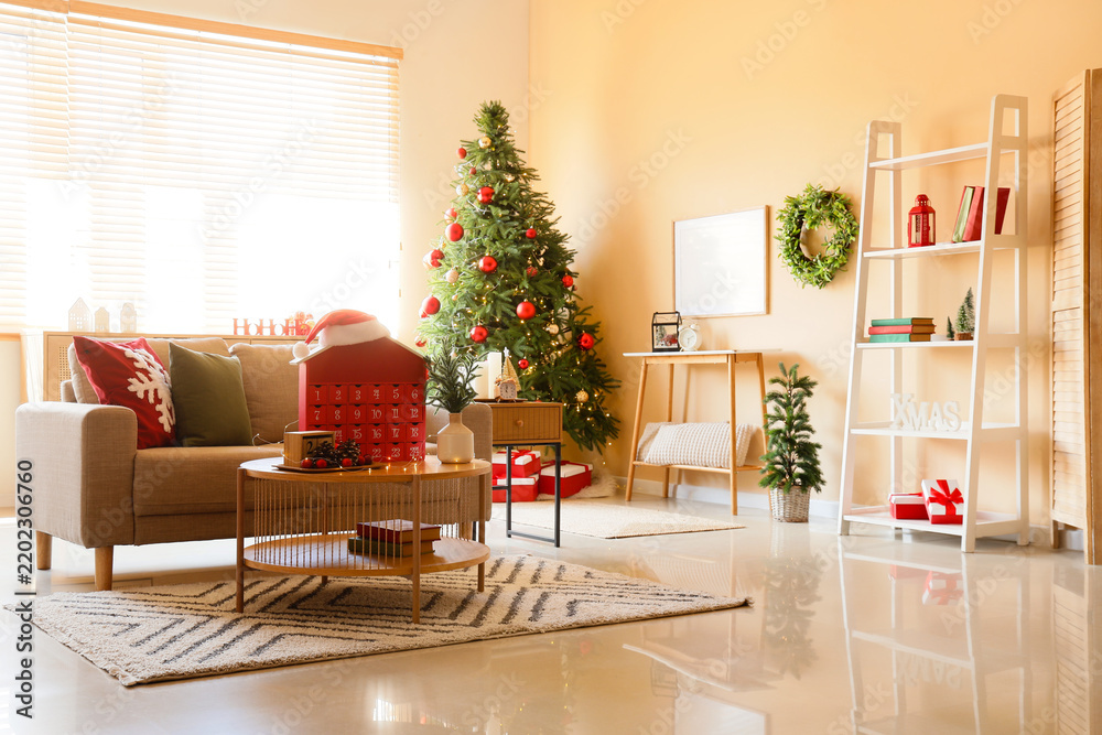 Obraz premium Christmas home interior, holiday season preparation with advent calendar and decorated tree in cozy living room for festive family celebration