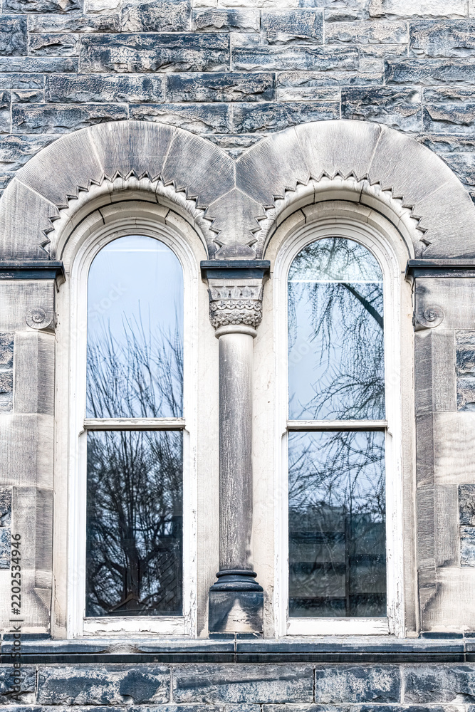 Obraz premium Colonial arched windows in stone wall, Toronto
