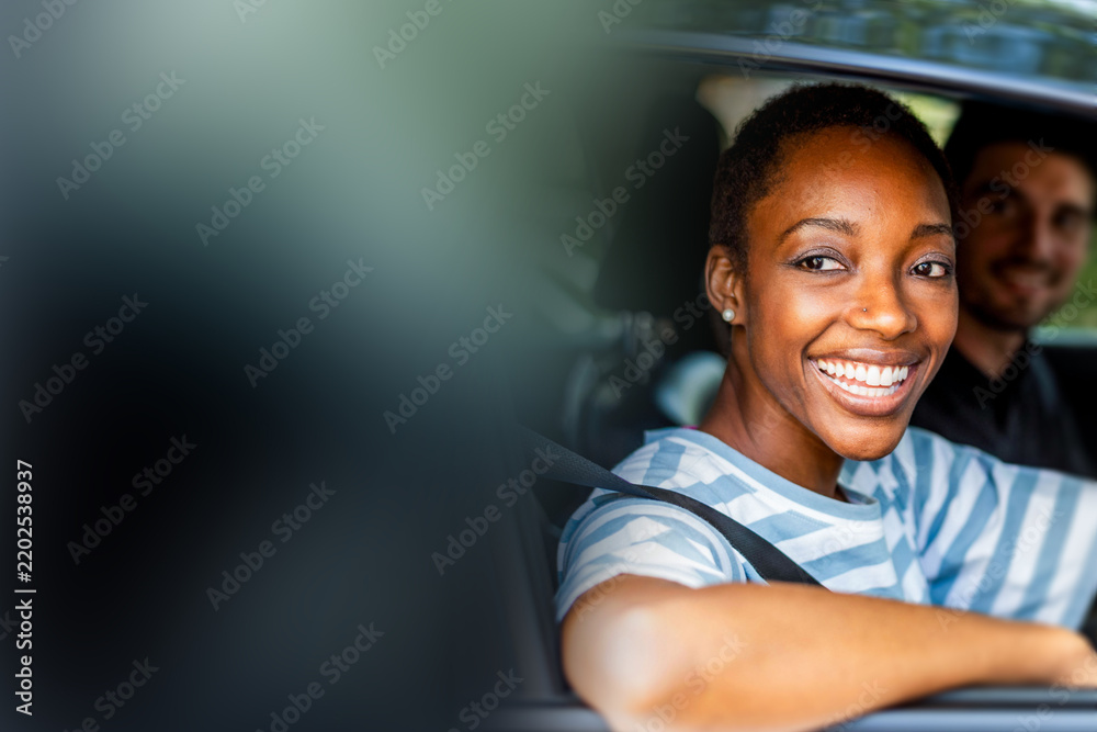Obraz premium Happy friends driving car together