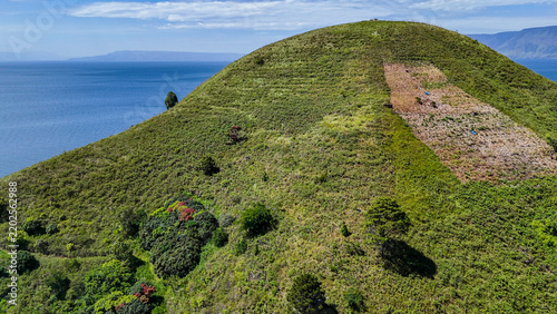 Fotografie Stunning aerial landscape of Paepira Village and the vast volcanic caldera of La