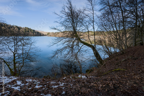 Lac Pavin en Auvergne, Puy-de-Dome. Lac volcanique emblématique de la région