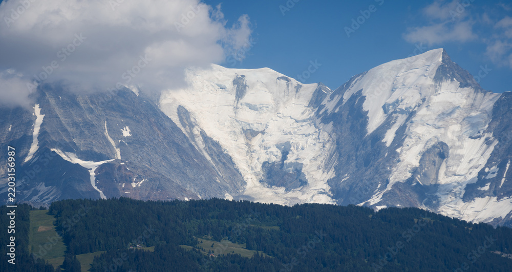 Obraz premium Snowy peak of my Montblanc mountain 