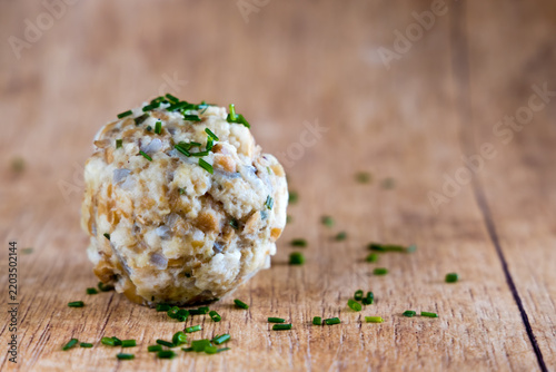 Hausgemachter Semmelknödel aus Brotresten nachhaltig verwertet