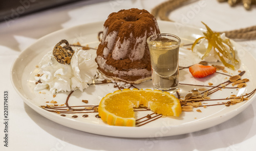 Kouglof et verre de mirabelle d’Alsace 