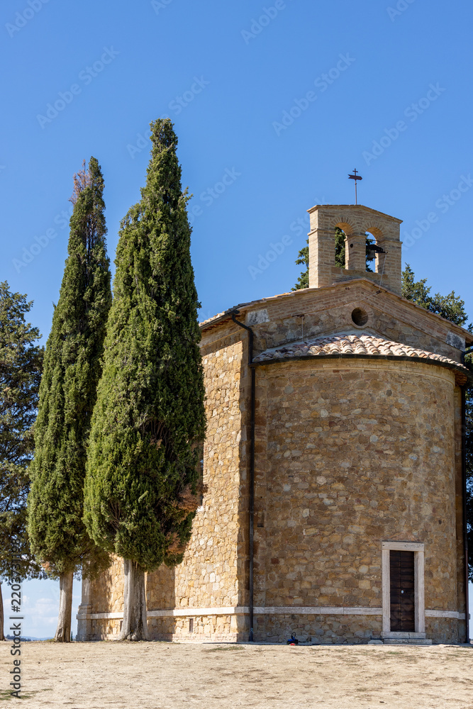 Fototapeta premium Capella Di Vitaleta in countryside between San Quirico and Pienza in Val d Orcia Tuscany. Italy