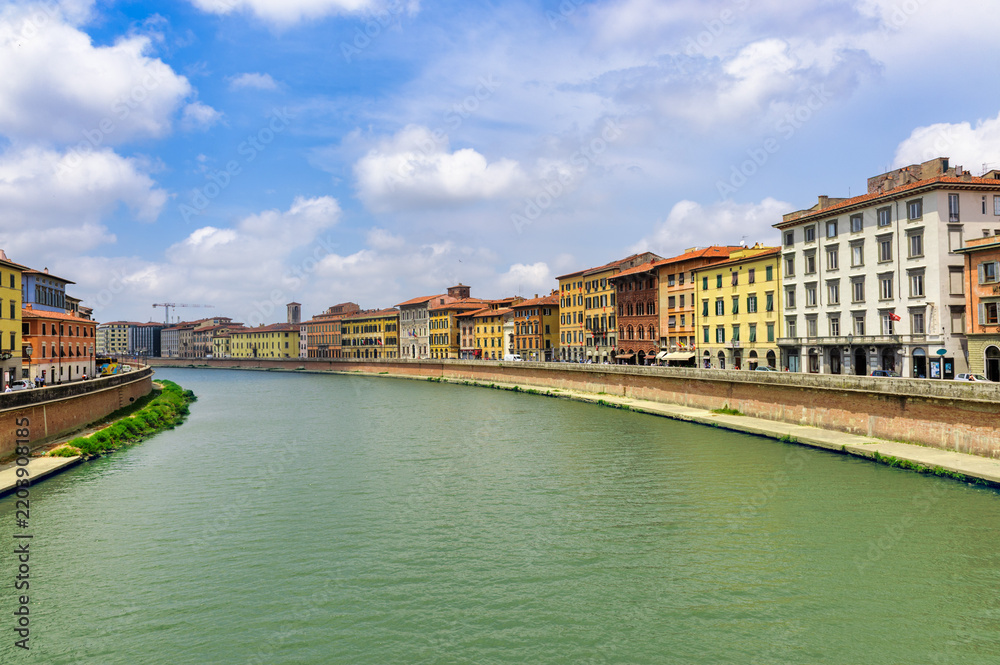 Obraz premium The Arno river at Pisa, Italy, with historic buildings