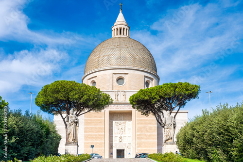 Basilica Dei Santi Pietro E Paolo Facade