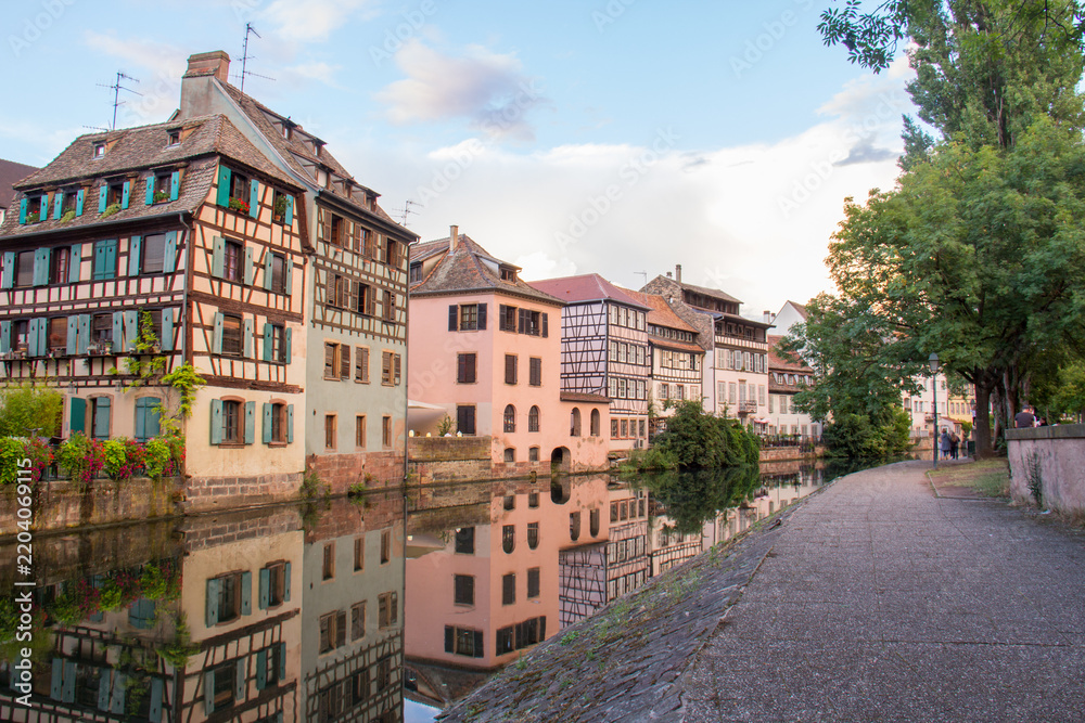 Obraz premium Historic Half Timbered Houses Along Canal in La Petite France Strasbourg at Golden Hour