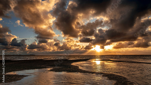 Wolkenstimmung im Sonnenuntergang über der Nordsee