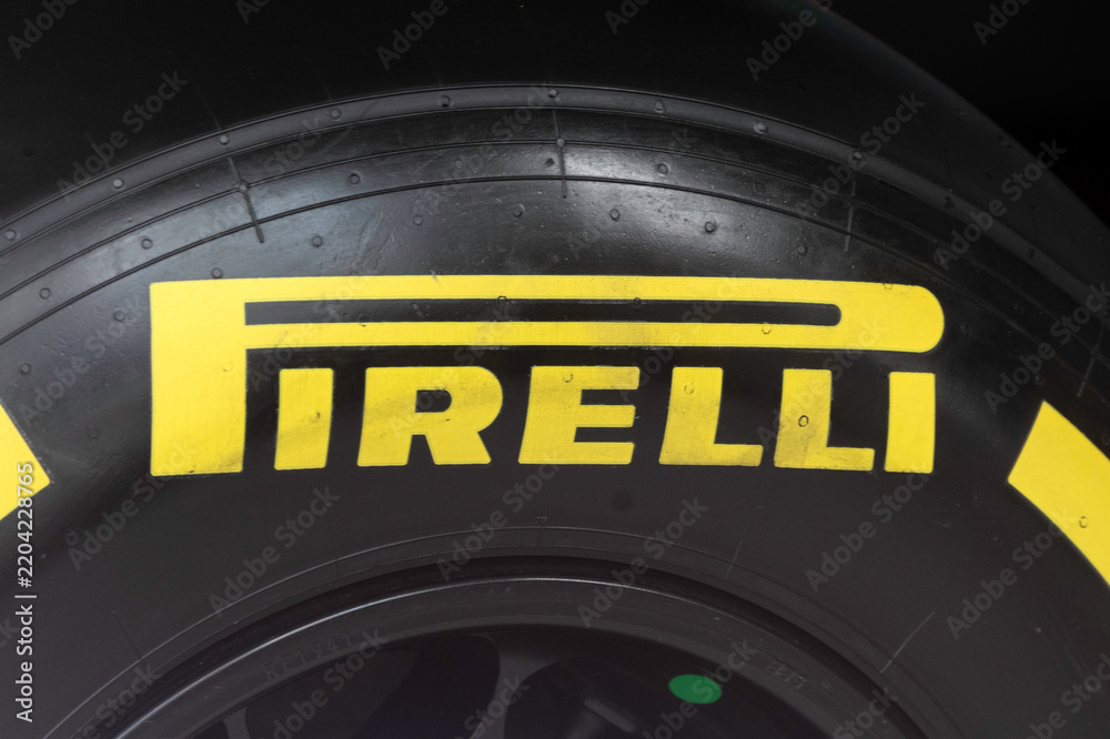 Obraz premium LONDON, UK - AUGUST 30, 2026: Logo on Pirelli F1 racing tyre
