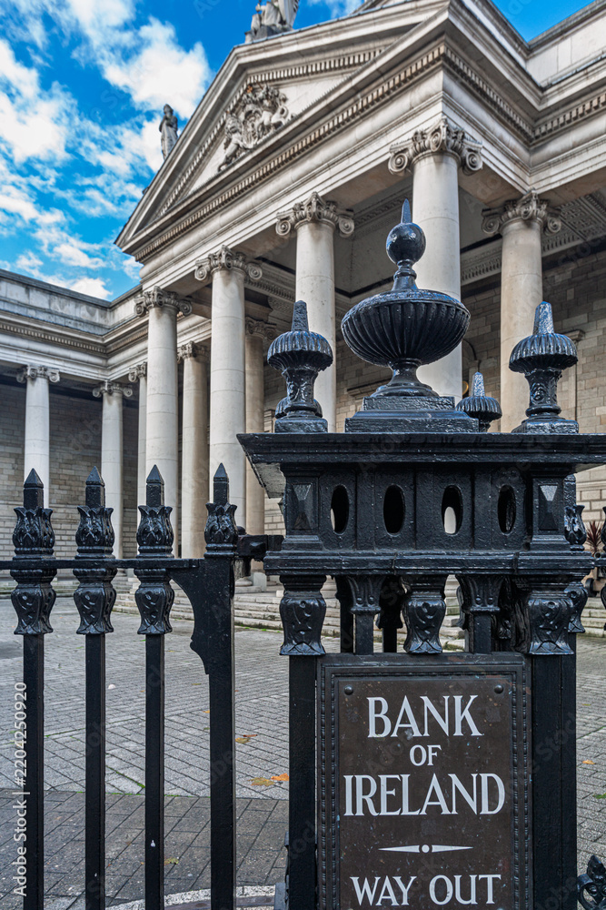 Obraz premium Historic Bank of Ireland Architecture and Ornate Ironwork in Dublin