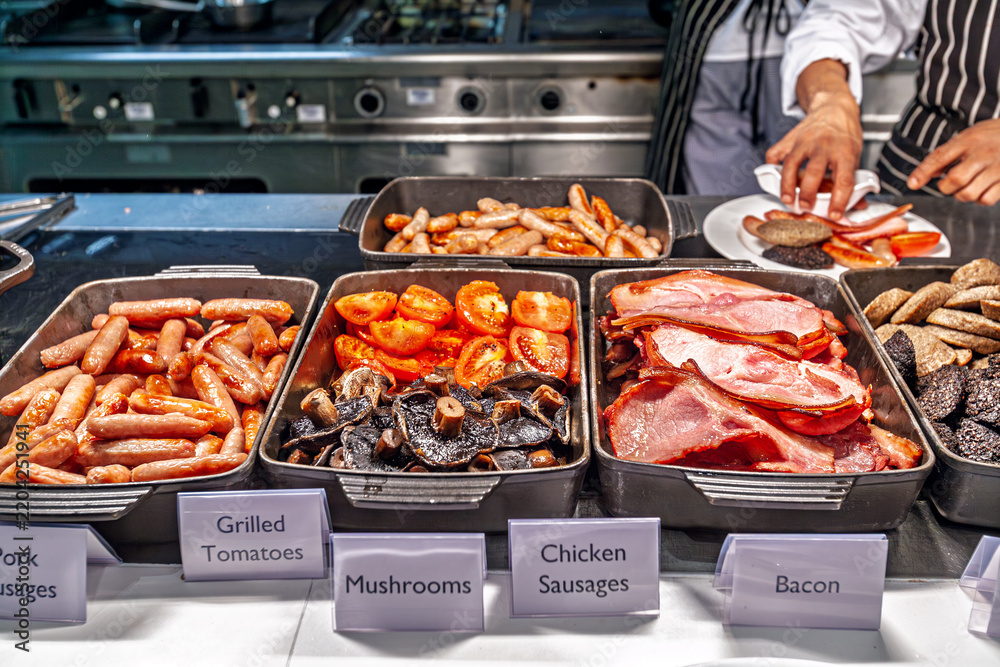 Obraz premium Dublin Hotel Breakfast Buffet Offering Full Irish Spread Cooked Food
