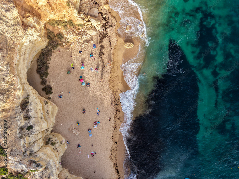 Obraz premium Algarve beach aerial view with people relaxing