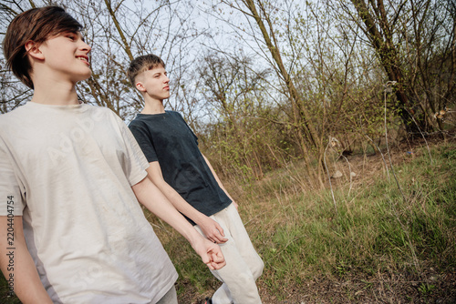 Fotografie Two young people walking in a wooded area