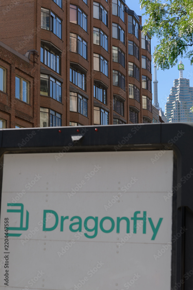 Obraz premium back of a Dragonfly delivery vehicle in Toronto