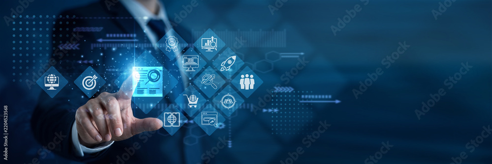 Obraz premium Marketer hand touch SEO and organic network search visibility. This boosts website rankings, driving targeted traffic by optimizing content for better discovery on major platforms.