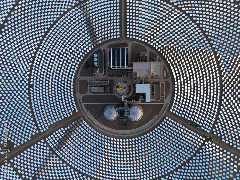 Obraz premium Aerial view of tower solar thermal power plant