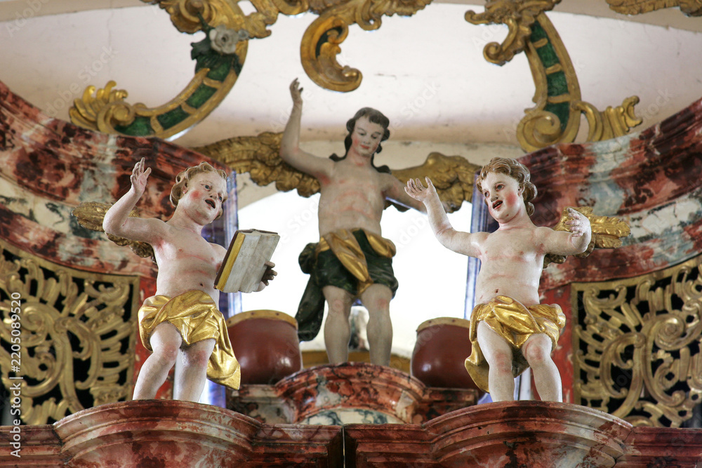 Obraz premium Angels on the organ in the Church of Saint Mary Magdalene in Cazma, Croatia