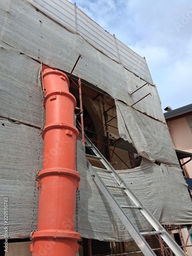 Lavori in corso nel cantiere edile - ponteggio