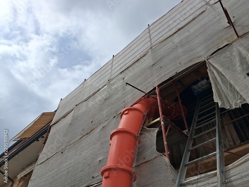 Lavori in corso nel cantiere edile - ponteggio