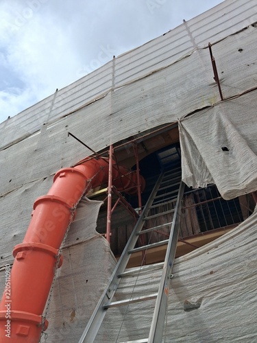 Lavori in corso nel cantiere edile - ponteggio