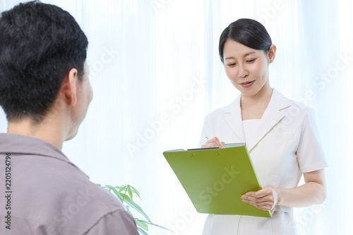女性スタッフによるカウンセリングと説明