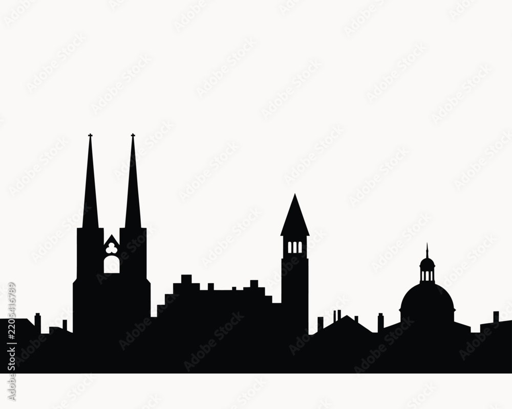 Obraz premium Silhouette of historic city buildings skyline