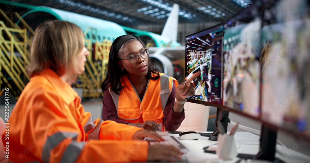 Obraz premium Engineer Woman Is Using SCADA Software