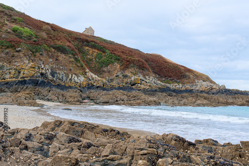 Découvrez le Port de Dahouët à Pléneuf-Val-André, port historique pittoresque de Bretagne. Entre bateaux, demeures de marins et départ du GR34, c'est une escale authentique et charmante.