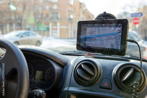 Navigator installed on the window car