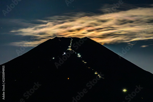 忍野村から富士山と彩雲