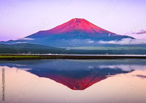 山中湖から赤富士