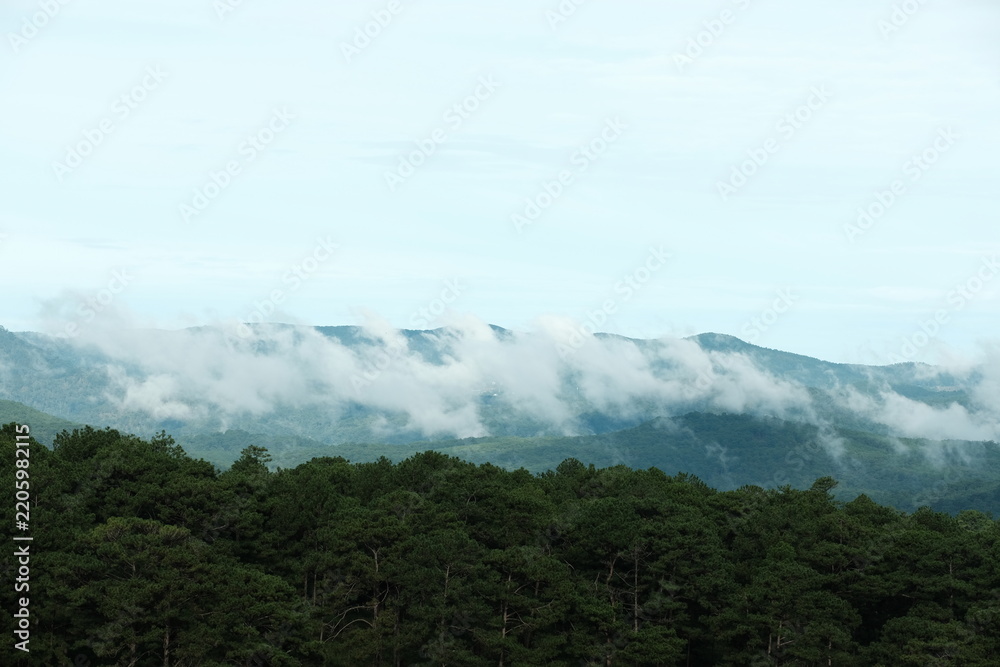 Obraz premium clouds over the mountains in Da Lat, Vietnam 