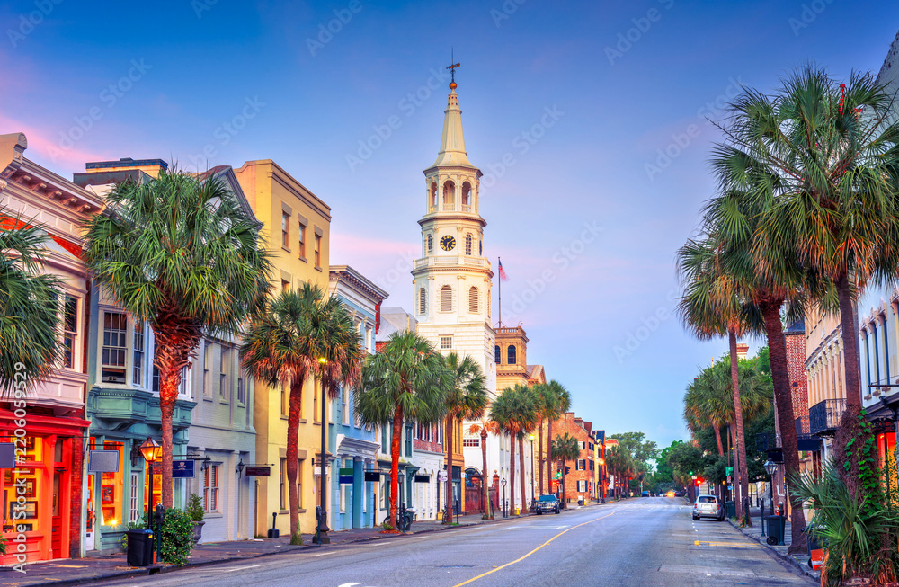 Obraz premium Charleston, South Carolina, USA cityscape in the historic district at twilight 401