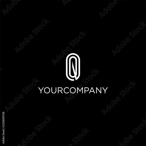 Q letter minimalist logo desi...