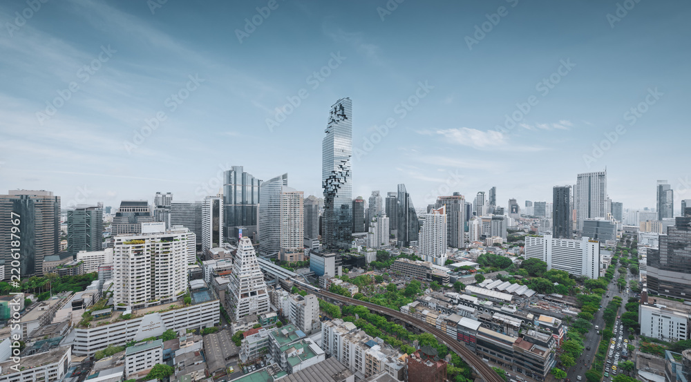 Obraz premium Aerial view of the high-rise skyline of Bangkok, Thailand