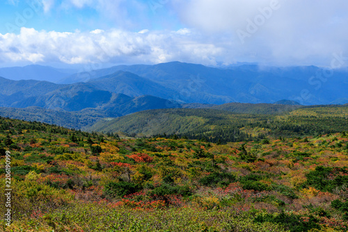 ９月の蔵王連峰の美しい紅葉のはじまり